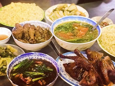 Những quán cơm gà đắt khách quanh khu trung tâm Hà Nội