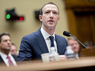CEO Facebook - Mark Zuckerberg trong phiên điều trần trước Hạ viện. Ảnh: Bloomberg