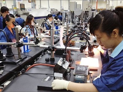 Năng suất lao động của Việt Nam còn thua xa Singapore, Trung Quốc