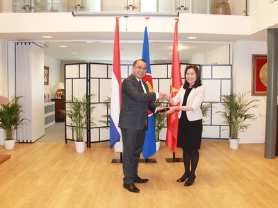 Đại sứ Indonesia chuyển giao chức Chủ tịch luân phiên Ủy ban ASEAN cho Đại sứ Việt Nam
