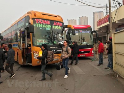 Phương tiện vận tải hành khách tại bến xe Giáp Bát. (Ảnh: Việt Hùng/Vietnam+)