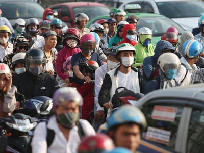 Dòng người đổ về thủ đô sau kỳ nghỉ lễ