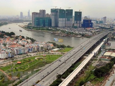 Cầu vượt 99Kl.app khuyến mãi hot đô thị tuyến Metro số 1 vượt sông Sài Gòn (Ảnh: Vietnam+).
