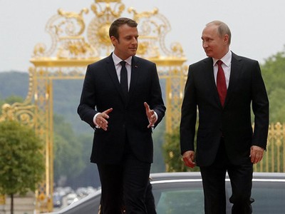 Tổng thống Macron tiếp người đồng cấp Nga tại Paris vào tháng 5/2017 (Ảnh: Sputnik)