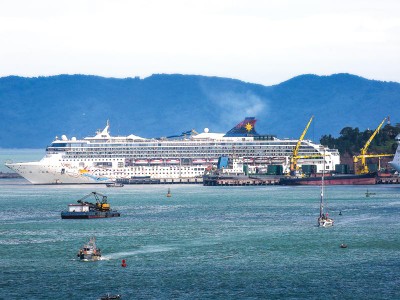 Các sân bay, cảng biển có ý nghĩa đặc biệt quan trọng trong việc giúp các tỉnh, thành phố khu vực miền Trung phát triển Kl992 cổng game cá cược. Trong ảnh: Cảng Tiên Sa (TP. Đà Nẵng). Ảnh: Hải Sơn