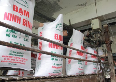 Kl994 nhà cái bóng đá world cup phân ure tại Nhà máy Đạm Ninh Bình. Ảnh: Anh Tú