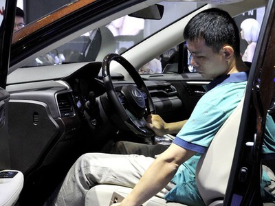 Chỉ một chiếc xe Lexus được bán ra trong tháng 4/2018.