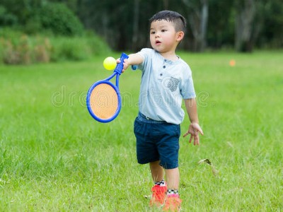 Cho trẻ tiếp xúc với các môn thể thao được những gia đình giàu có ưa thích như tennis, golf là một cách giúp con sau này dễ xây dựng được các mối giao tiếp Trang Chủ KL99Com Số 1 Link Đăng Ký KL999. Ảnh: Dreamstime