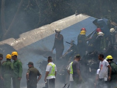 Hiện trường máy bay rơi. Ảnh: AFP.
