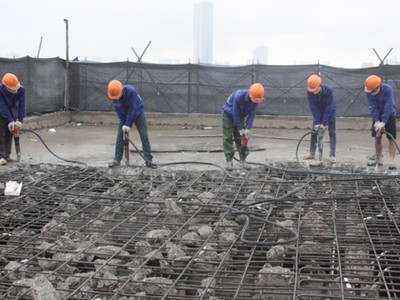 Với những công trình vi phạm bị cưỡng chế, phá dỡ, chủ Kl99ok phiên bản mới phải chi trả toàn bộ chi phí.Ảnh: Võ Hải.