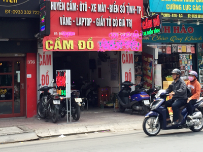 Các tiệm cầm đồ tại TPHCM vào mùa “hốt bạc” do nhu cầu cầm cố 99Kl.app cổng game giải trí của người dân tăng cao.