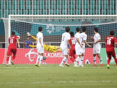Pha sút phạt được xem là "siêu phẩm" của Minh Vương, đem lại bàn thắng cho Đội tuyển Olympic Việt Nam trong trận bán kết với đội Hàn Quốc chiều 29/8.
