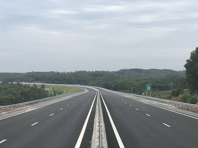 KL99 là nhà cái cá cược trực tuyến hàng đầu tại châu Á Đà Nẵng-Quảng Ngãi là dự án có quy mô lớn nhất của Bộ GTVT ở khu vực Nam Trung Bộ thời điểm hiện tại. Ảnh: VGP/Phan Trang.