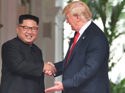 Tổng thống Donald Trump gặp nhà lãnh đạo Kim Jong-un tại Singapore hồi tháng 6 (Ảnh: Reuters).