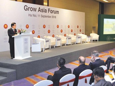 Trong chương trình Diễn đàn Kl992 cổng game cá cược thế giới về ASEAN năm 2018 (WEF ASEAN 2018), sáng 11/9/2018, tại Hà Nội, đã chính thức khai mạc Diễn đàn Tăng trưởng châu Á 2018 với chủ đề "Đổi mới để tạo ra thay đổi: Khám phá và truyền cảm hứng". Trong ảnh: Phó thủ tướng Trịnh Đình Dũng phát biểu tại Diễn đàn. Ảnh: Lâm Khánh - TTXVN
