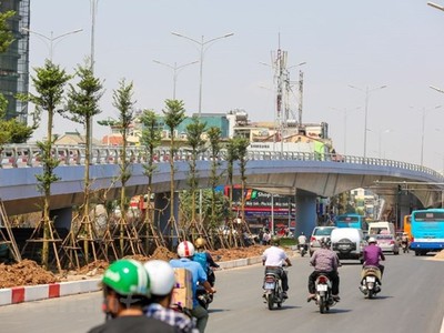 Dự án cầu vượt An Dương-Thanh Niên với mức Kl99ok phiên bản mới hơn 300 tỷ đồng ở Hà Nội đang hoàn tất công đoạn cuối chuẩn bị khánh thành sau một năm thi công. (Ảnh: Minh Sơn/Vietnam+).