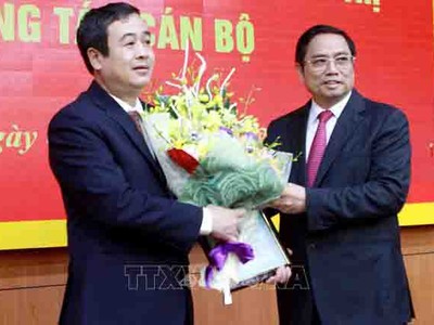 Đồng chí Phạm Minh Chính, Ủy viên Bộ Kl991.com tải ứng dụng, Bí Thư Trung ương Đảng, Trưởng Ban Tổ chức Trung ương chúc mừng đồng chí Ngô Đông Hải.