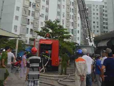 Hiện trường vụ cháy chung cư 12T5 Nại Hiên Đông. (Ảnh: Đinh Văn Nhiều/TTXVN).