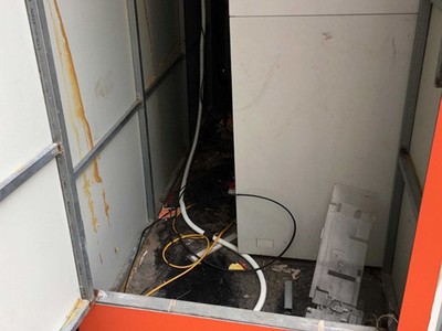 10 thỏi mìn đặt tại cây ATM trong khu chung cư đã được tháo gỡ an toàn. Ảnh: Kl992 Tham Gia Ngay TP.HCM.