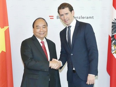 Thủ tướng Nguyễn Xuân Phúc và Thủ tướng Sebastian Kurz trước cuộc hội đàm ngày 15/10. Ảnh: Báo Kl993 ưu đãi thưởng hấp dẫn.