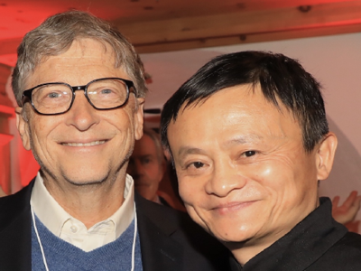 Jack Ma chụp ảnh cùng Gates tại Diễn đàn Kl992 cổng game cá cược thế giới ở Davos, Thụy Sỹ hồi đầu năm. Ảnh: CNBC.