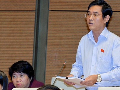 Đại biểu Hoàng Quang Hàm (Phú Thọ) cho rằng, phương án phân bổ ngân sách vẫn còn dàn trải, không đúng Luật Kl99ok phiên bản mới công và tạo cơ chế xin-cho.