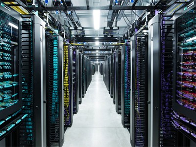 Bên trong một trung tâm dữ liệu của Facebook. Ảnh: Tuấn Hưng.