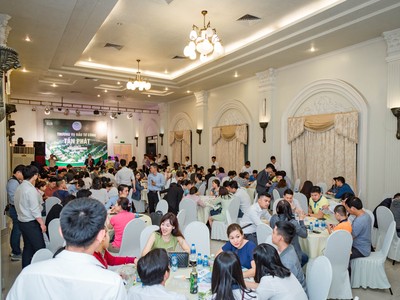Chương trình “Thương vụ Kl99ok phiên bản mới đất nền cùng Tấn Phát” thu hút đông đảo khách hàng tham dự.