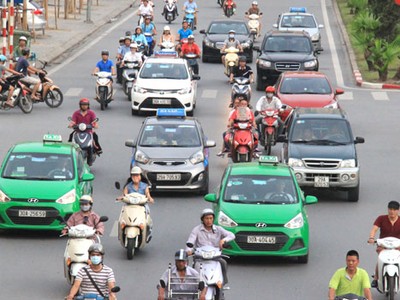 Hà Nội hiện có gần 100 Kl991.com World Cup 2026 Chính Thức taxi hoạt động với nhiều chủng loại xe, màu sơn khác nhau. Ảnh: Đoàn Loan.