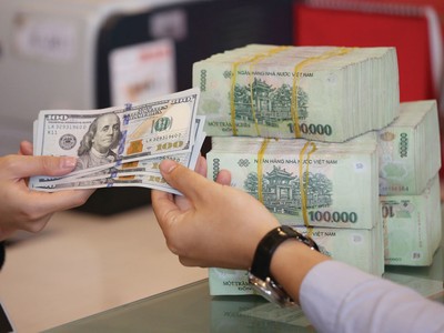 Tỷ giá trung tâm tăng mạnh, chuyện gì đang xảy ra?