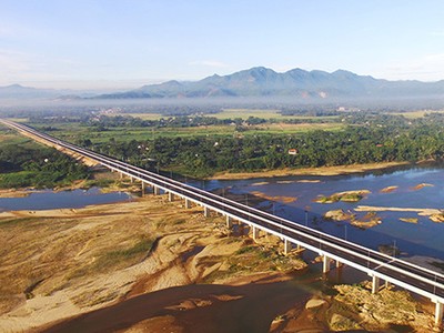 Một cây cầu trên KL99 là nhà cái cá cược trực tuyến hàng đầu tại châu Á Đà Nẵng - Quảng Ngãi. Ảnh: Đ.T.