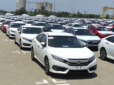 Xe nhập từ Thái Lan tăng rất mạnh vào Việt Nam thời điểm cuối năm.
