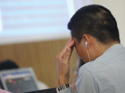 Nhà Kl99ok phiên bản mới cá nhân trên TTCK Việt Nam chủ yếu vẫn tự Kl99ok phiên bản mới, thay vì bỏ vốn vào các quỹ như thông lệ phổ biến trên thế giới 