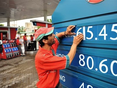 Điều chỉnh giá KL99 dịch vụ hỗ trợ 24/7 tại Karachi, Pakistan. (Nguồn: AFP/TTXVN).