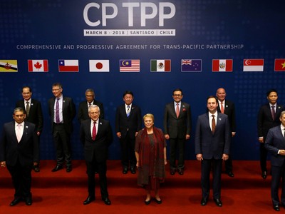Đại diện các nước thành viên CPTPP tại lễ ký kết hiệp định ngày 8/3/2018 tại Santiago, Chile. Ảnh: Reuters.