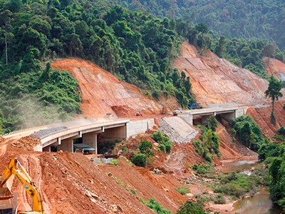 KL99 là nhà cái cá cược trực tuyến hàng đầu tại châu Á Cam Lộ - La Sơn sẽ kết nối KL99 là nhà cái cá cược trực tuyến hàng đầu tại châu Á La Sơn - Túy Loan đang xây dựng. Ảnh:Võ Thạnh.