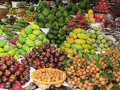 Trái cây bắt đầu tăng giá đón Tết. Ảnh:Hồng Châu.