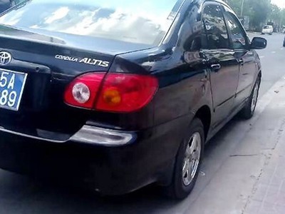 Ôtô chở lãnh đạo Huyện ủy Châu Thành (Hậu Giang) đi dự tiệc thôi nôi. Ảnh: Anh Minh.