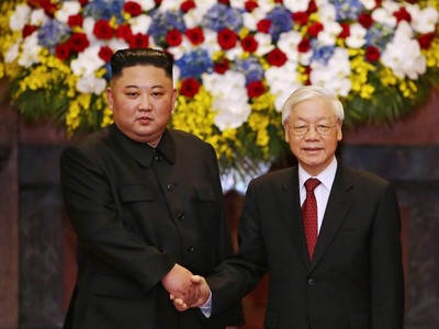 Tổng Bí thư, Chủ tịch nước Nguyễn Phú Trọng và Chủ tịch Kim Jong Un. Ảnh VGP/Quang Hiếu.