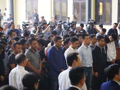 Các bị cáo nghe đọc tuyên án vào chiều 30/11/2018.