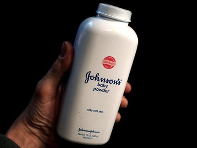 Hơn 13.000 vụ kiện đang chờ đợi Johnson & Johnson. Ảnh: Reuters.