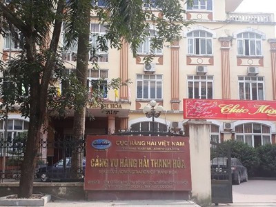Cảng vụ Hàng hải Thanh Hóa sẽ tuyển dụng lại đối với 23 viên chức.
Trước đó, ngày 10/10/2018, Cục Hàng hải Việt Nam đã có văn bản số 3961/CHHVN-TCCB yêu cầu các đơn vị trực thuộc Cục rà soát công tác tuyển dụng viên chức tại đơn vị giai đoạn từ năm 1999 đến nay.

Sau đó các đơn vị này lập danh sách viên chức được tuyển dụng chưa phù hợp với quy định của Kl992 Tham Gia Ngay tại thời điểm tuyển dụng để khắc phục hoặc đề xuất phương án cụ thể để khắc phục các tồn tại trong công tác tuyển dụng.

Đến ngày
