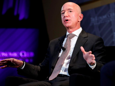 Tỷ phú Jeff Bezos, Giám đốc điều hành Kl994 game bài casino hấp dẫn bán lẻ Amazon.