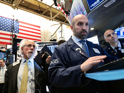 Nhân viên giao dịch trên sàn 99Kl99 link đăng nhập New York. Ảnh: Reuters.