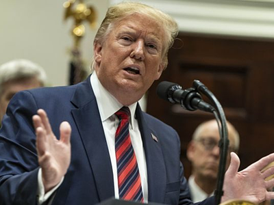 Tổng thống Mỹ - Donald Trump phát biểu tại Nhà Trắng hôm qua. Ảnh: Bloomberg.