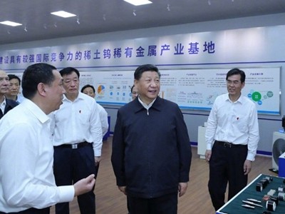 Ông Tập Cận Bình (giữa, áo sẫm màu) thăm Kl991.com World Cup 2026 Chính Thức đất hiếm ở Giang Tây, Trung Quốc ngày 20/5. Ảnh: Xinhua.