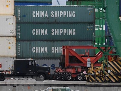Hàng hóa Trung Quốc được xếp tại cảng ở Long Beach, California, Mỹ ngày 10/5/2019. (Nguồn: AFP/TTXVN).