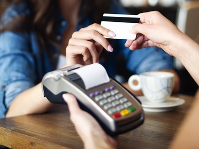 Hiện nay, các địa phương đã và đang tích cực triển khai các giải pháp áp dụng thanh toán không dùng tiền mặt, nhất là hai thành phố lớn là Hà Nội và Thành phố Hồ Chí Minh.