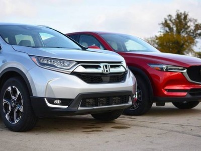 Với tầm tiền dưới 1 tỷ đồng khách hàng có thể lựa chọn 1 chiếc Crossover vừa ý thương hiệu Nhật Bản hoặc Hàn Quốc.
