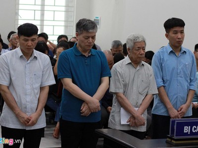 Từ trái qua: Trần Đức Chính, Nguyễn Ngọc Sự, Trương Văn Tuyến và Phạm Thanh Sơn nghe tòa tuyên án. Ảnh: Zing.